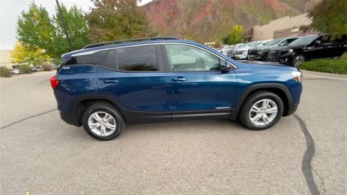 Used 2021 GMC Terrain SLE w/ Driver Convenience Package image 9