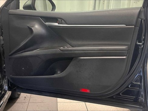 Used 2023 Toyota Camry SE image 12