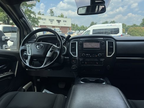 Used 2019 Nissan Titan SV w/ SV Convenience Package image 14