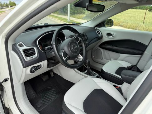 Used 2017 Jeep Compass Latitude image 14