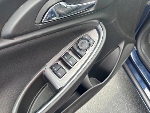 Used 2022 Chevrolet Malibu LT image 12