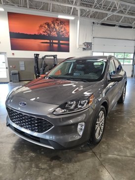 Used 2022 Ford Escape SEL image 2
