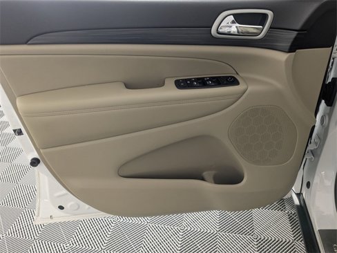 Certified 2021 Jeep Grand Cherokee Laredo image 10