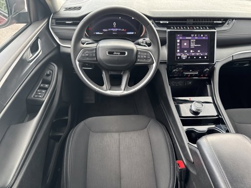 Used 2023 Jeep Grand Cherokee Laredo image 21