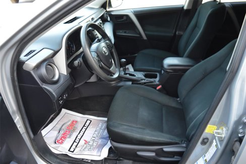 Used 2018 Toyota RAV4 LE image 10