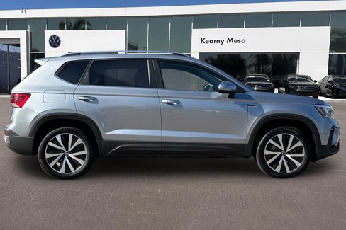 Used 2022 Volkswagen Taos SE image 3