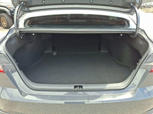 Used 2025 Toyota Camry SE image 27