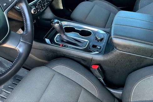 Used 2020 Chevrolet Traverse LT image 16