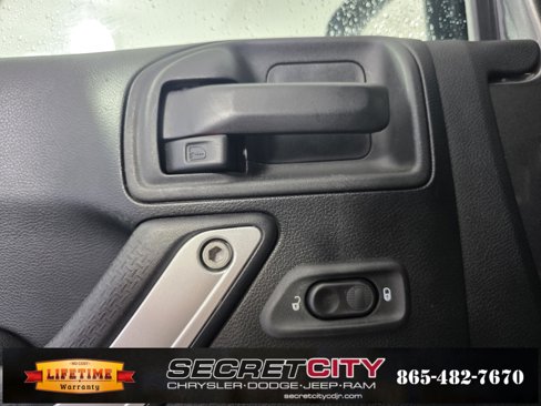 Used 2018 Jeep Wrangler Unlimited Sahara image 12