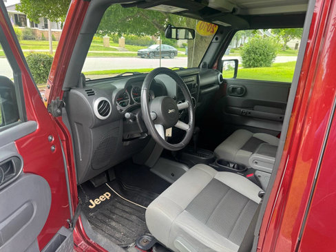 Used 2010 Jeep Wrangler Unlimited Sahara w/ Mopar Chrome Edition Group image 10