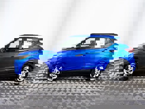 New 2025 Nissan Kicks Play S image 4
