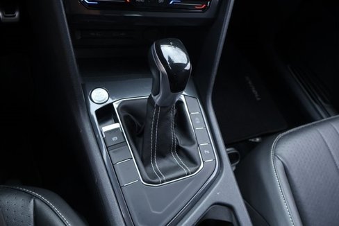 Used 2022 Volkswagen Tiguan SE R-Line image 26