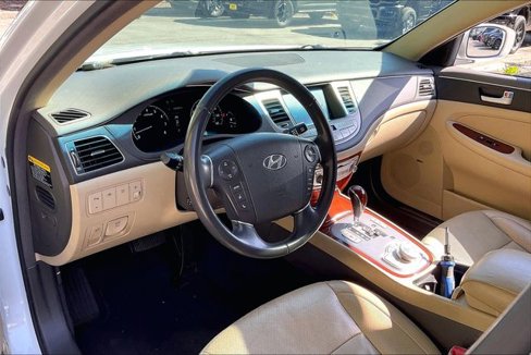 Used 2013 Hyundai Genesis 3.8 w/ Technology Pkg image 12