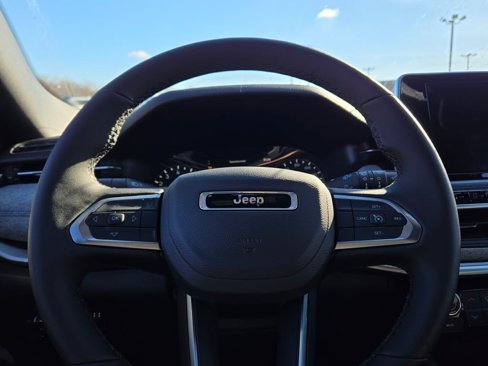 New 2025 Jeep Compass Latitude image 33