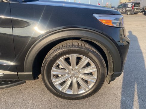 Used 2021 Ford Explorer King Ranch w/ Premium Technology Package image 14