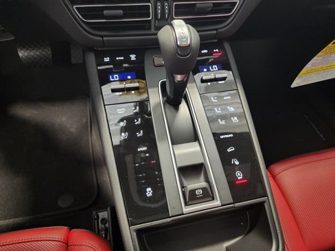 New 2025 Porsche Macan image 14