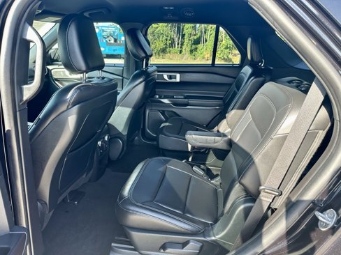 Used 2020 Ford Explorer XLT w/ Equipment Group 202A image 10