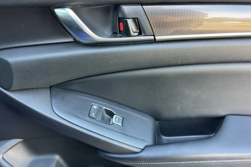 Used 2018 Honda Accord Sport image 21