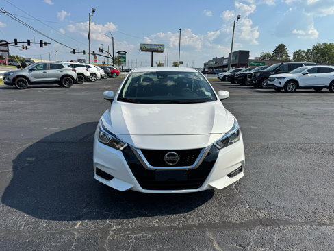 Used 2022 Nissan Versa SV image 3