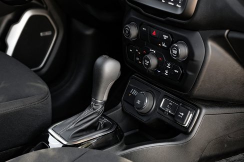 Used 2021 Jeep Renegade Latitude w/ Sun & Sound Group image 34