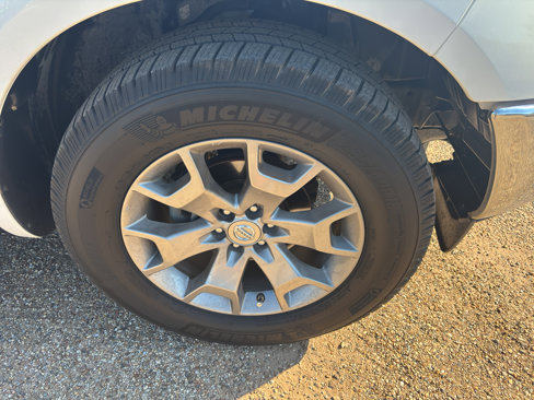 Used 2019 Nissan Frontier SL image 9