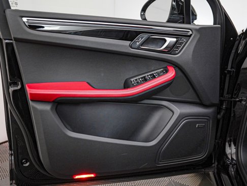 Certified 2024 Porsche Macan image 25