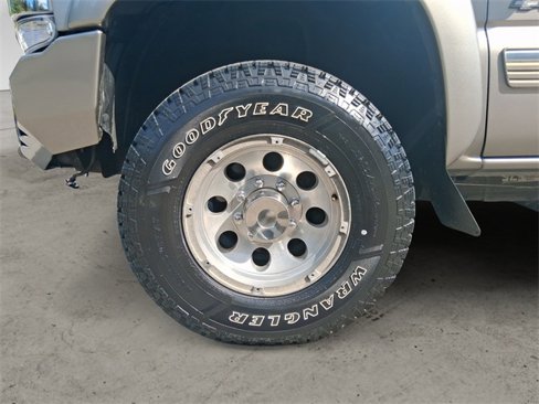 Used 2002 Chevrolet Silverado 2500 LT w/ Off-Road Skid Plate Pkg image 14