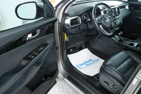 Used 2018 Kia Sorento EX image 3