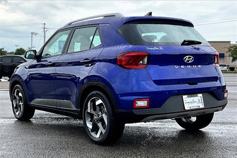 Used 2022 Hyundai Venue SEL image 10
