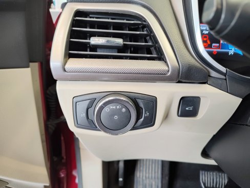 Used 2019 Ford Fusion SE image 25