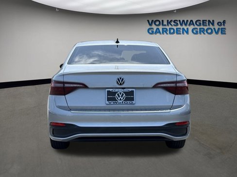 Used 2023 Volkswagen Jetta SE image 9