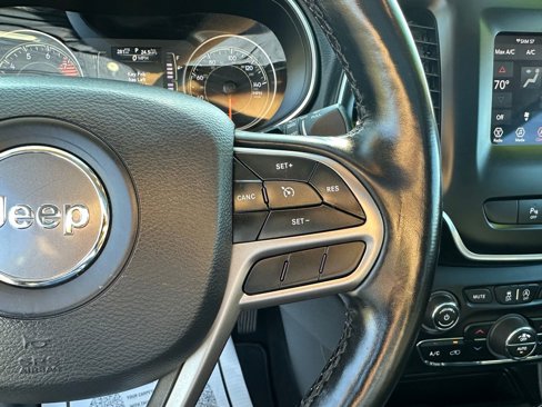 Used 2020 Jeep Cherokee Latitude Lux w/ Comfort/Convenience Group image 17