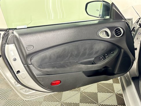 Used 2011 Nissan 370Z Touring w/ Sport Pkg image 10