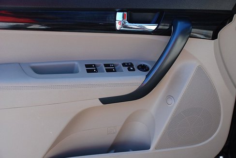 Used 2012 Kia Sorento LX w/ Convenience Pkg image 9