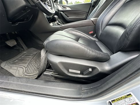Used 2018 MAZDA MAZDA3 Touring image 12