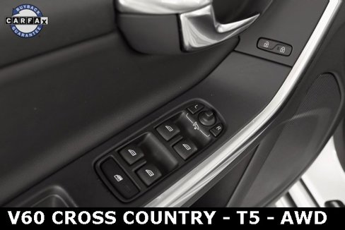 Used 2016 Volvo V60 T5 Cross Country w/ Climate Package image 17