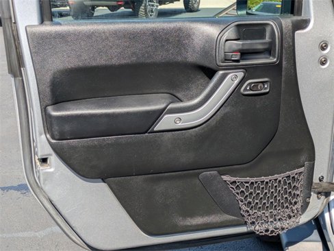 Used 2016 Jeep Wrangler Unlimited Sahara image 12