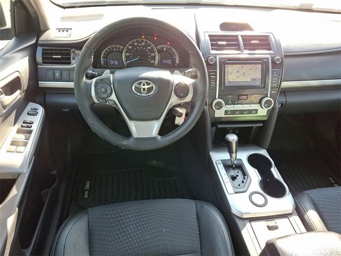 Used 2012 Toyota Camry L image 17