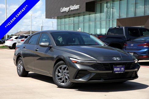 Used 2024 Hyundai Elantra SEL image 1