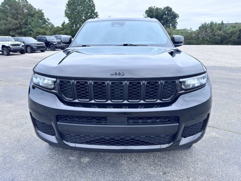 Certified 2024 Jeep Grand Cherokee L Laredo image 3