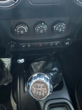 Used 2017 Jeep Wrangler Unlimited Rubicon image 15