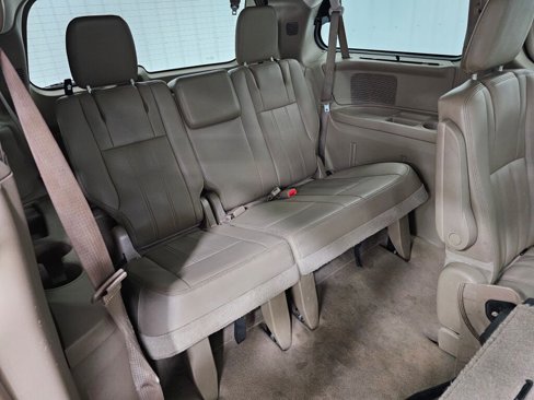 Used 2015 Chrysler Town & Country Touring-L w/ Driver Convenience Group image 8