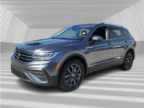 Used 2022 Volkswagen Tiguan SE w/ Panoramic Sunroof Package image 8