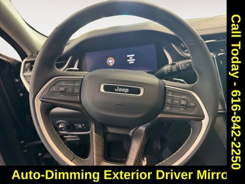 Used 2023 Jeep Grand Cherokee Limited w/ Luxury Tech Group II image 9