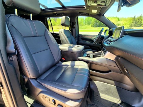 Used 2022 Chevrolet Suburban RST w/ Sport Performance Package image 31