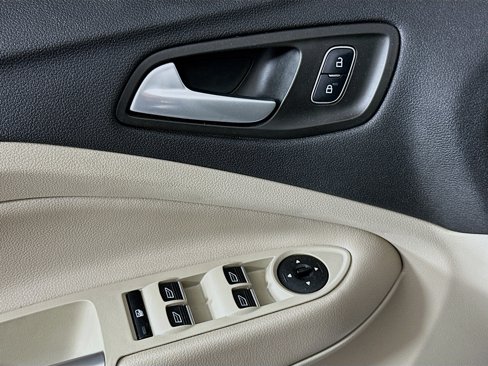 Used 2019 Ford Escape SEL image 15