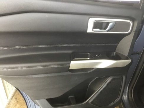 Used 2021 Ford Explorer XLT w/ Equipment Group 202A image 8