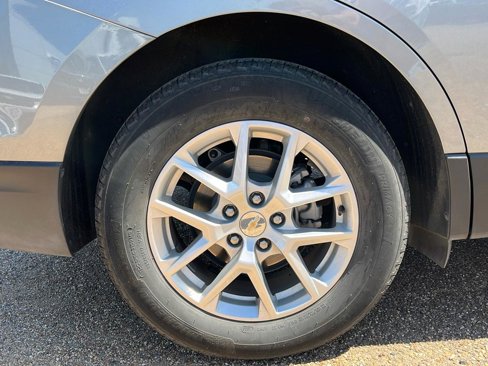 Used 2023 Chevrolet Equinox LS image 12
