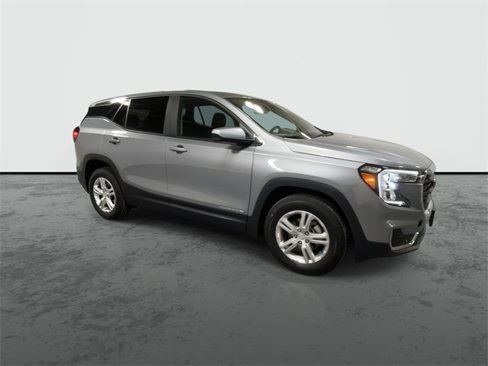 Used 2024 GMC Terrain SLE image 2