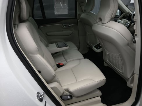 Certified 2024 Volvo XC90 B6 Plus image 35